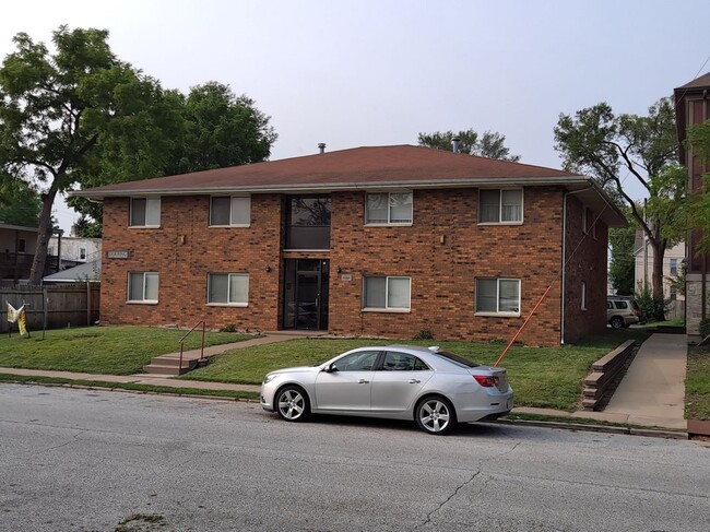 Building Photo - 1444 W 16th St Rental