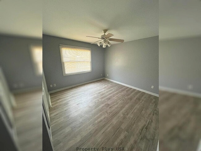 "Charming 2-Bed, 2-Bath Oasis in Phoenix – Cozy Comfort Awaits!"