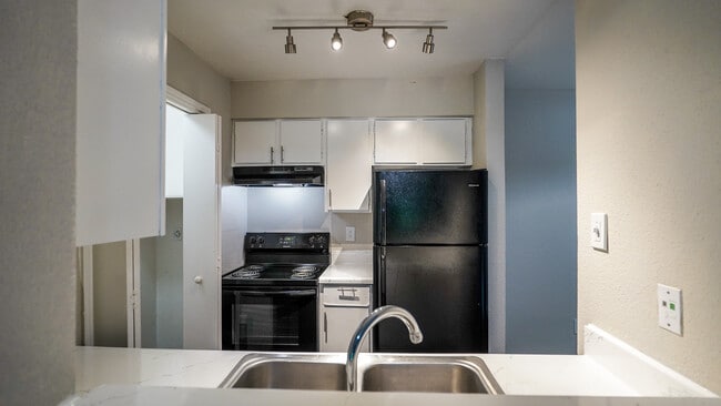 Building Photo - Huntington at Stonefield