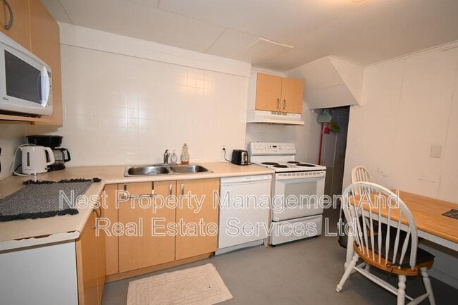 Photo - 236 Nicholson St S