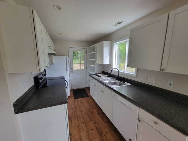Photo - 605 Granite St