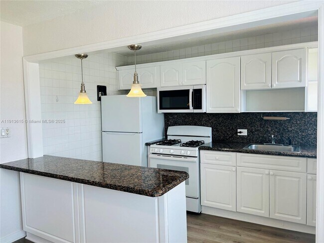 Photo - 1330 SW 6th St Unit 15