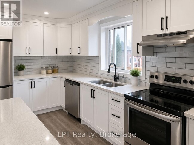Photo - 325 Baldwin St