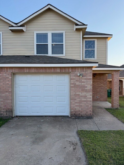 Photo - 702 Claremont Pky