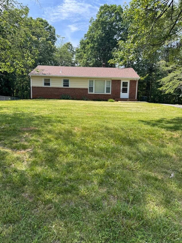 4 Bedroom || 2 Bathroom Single Family Home - 4 Bedroom || 2 Bathroom Single Family Home