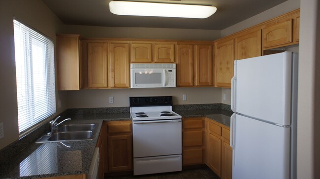 Photo - Beautifully designed 2Bed/2Bath/2Car Townhome located in Summerlin