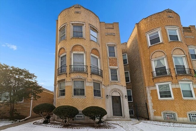 Building Photo - 6224 N Albany Ave