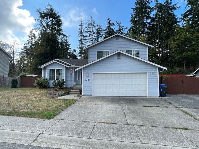 1337 NW Redwing Dr