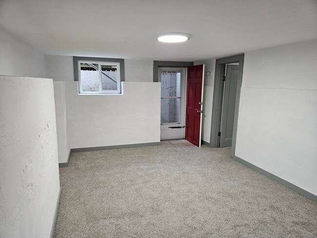 Front entry to apartment - 338 E Pitkin St Unit B