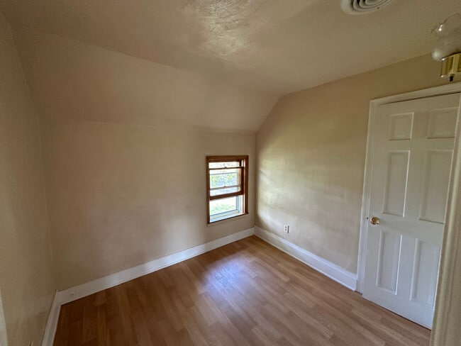 35 Cowing St Unit 2