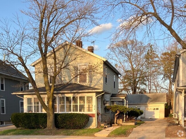 Building Photo - 216 N Washington St Rental