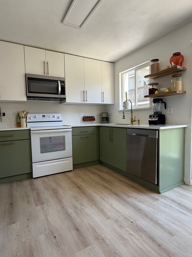 Photo - 1885 S Quebec Way