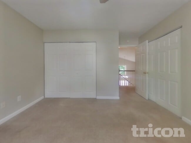 Photo - 102 W Oaks Pl