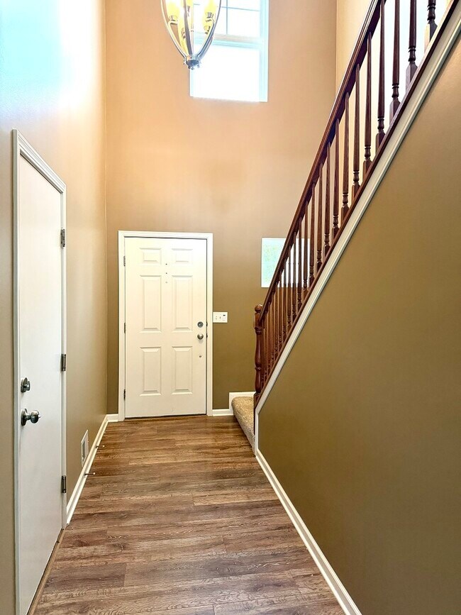 1282 Newport Cir
