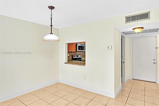 Photo - 9410 Tangerine Pl Unidad 105