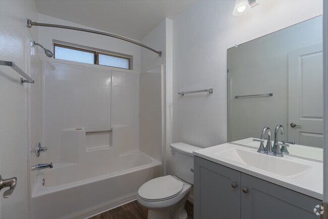 2BR, 2BA - 1190SF - Bathroom 2