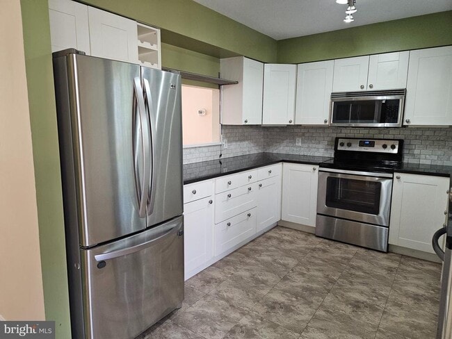 Photo - 6010 Lands End Ln