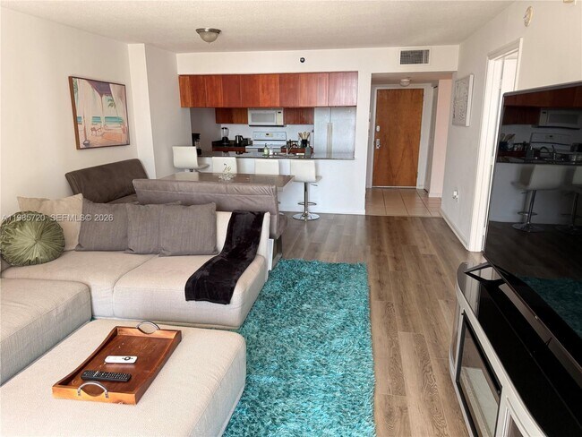 Building Photo - 1200 Brickell Bay Dr Unit 3621