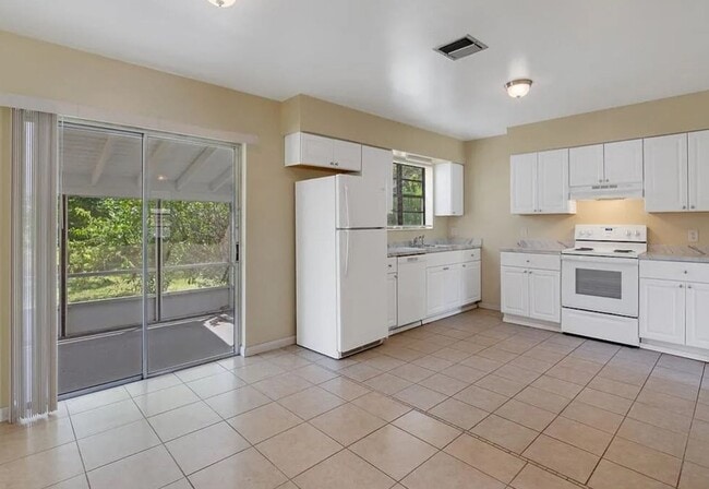 Photo - 2/2 w/ office & Flex Space Lakewood Park Home!