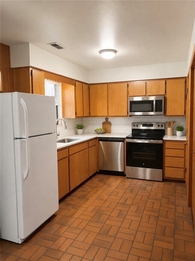 Photo - 645 W Adams St