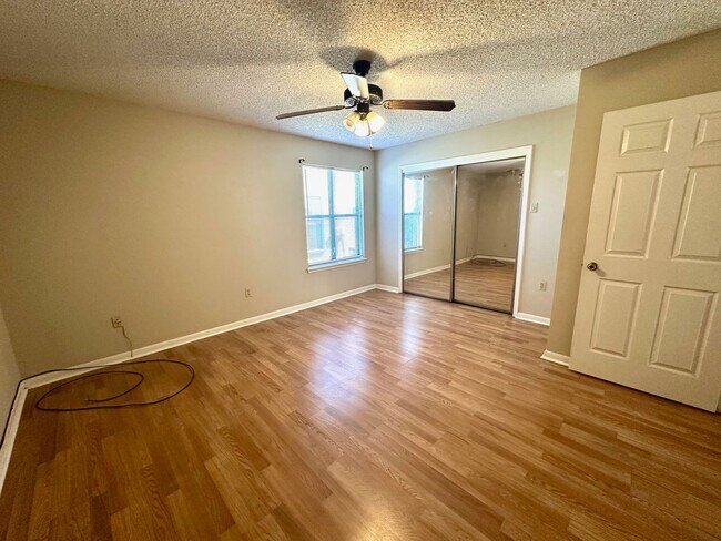 Photo - 5233J Butter Creek Ln Unidad J-2