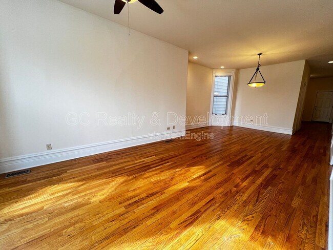 Photo - 3340 N Clifton Ave Unidad 1