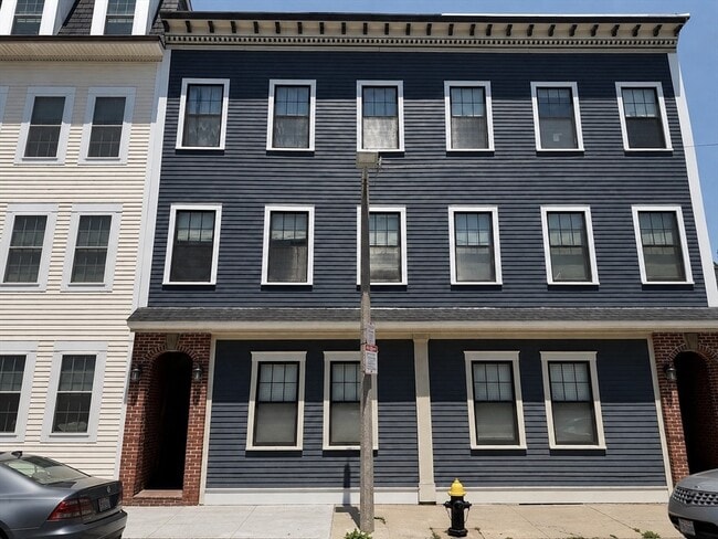 Building Photo - 410 E 3rd St Unit 1