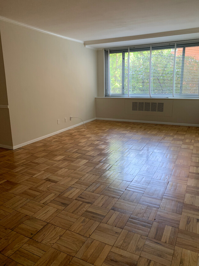 Living Room - 4200 Cathedral Ave NW Apartamentos Unidad 207