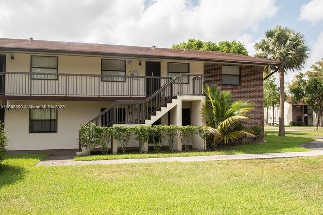 Building Photo - 6040 Shaker Wood Cir Unit 208 Rental