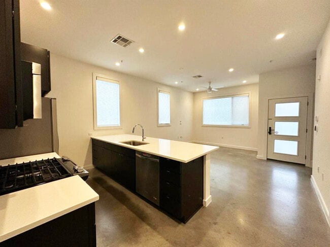 Photo - 1931 E 38th 1/2 St