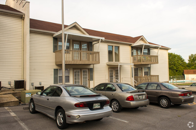 Building Photo - Country Oaks Apartments