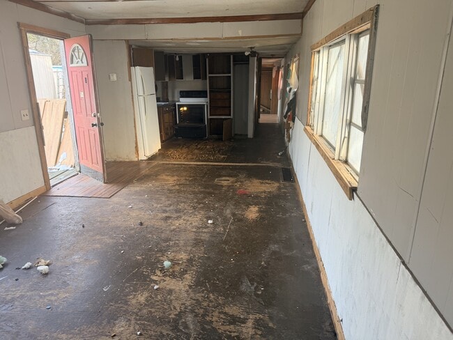 Building Photo - 301 Crist St