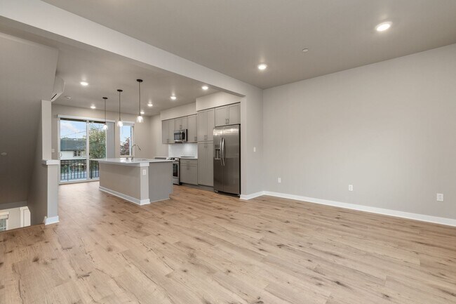 Photo - Modern 3 Bedroom Townhome with Designer Finishes in Lynnwood