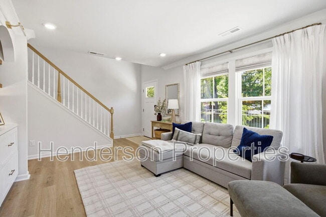 Photo - 3008 Oak Lndg Dr