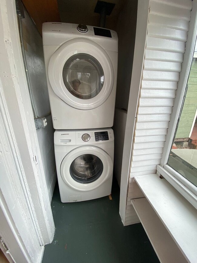 Photo - Advent - Low Deposit Bright Home W/ Laundr...