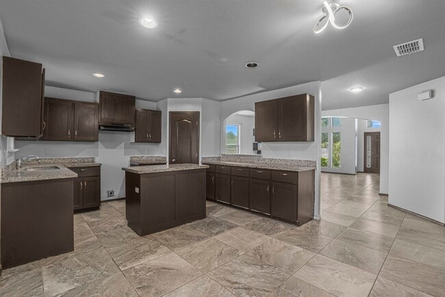 Photo - 5528 Somerville St