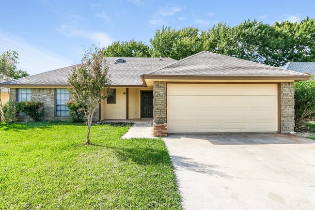 Building Photo - 6214 Lotus Dr