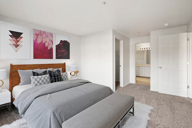 2BR, 2BA - 939SF - Primary Bedroom
