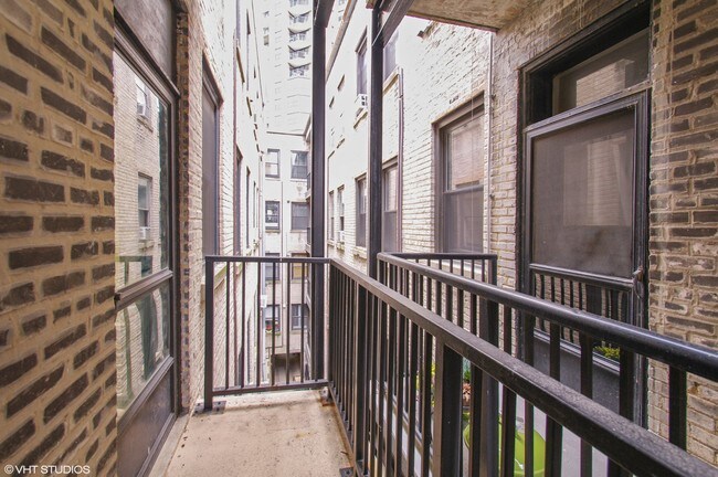 Photo - 630 W Waveland Ave Unit 3c