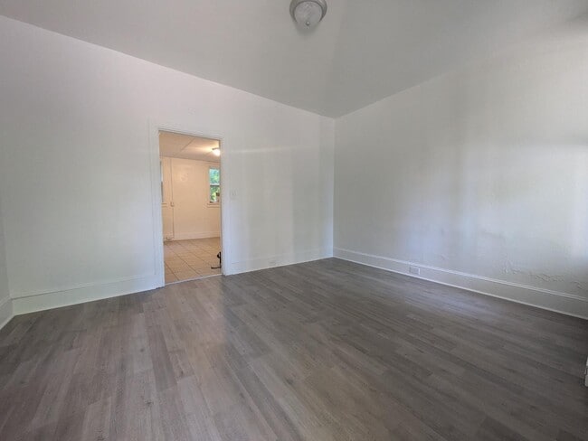 Photo - 325 E Church St