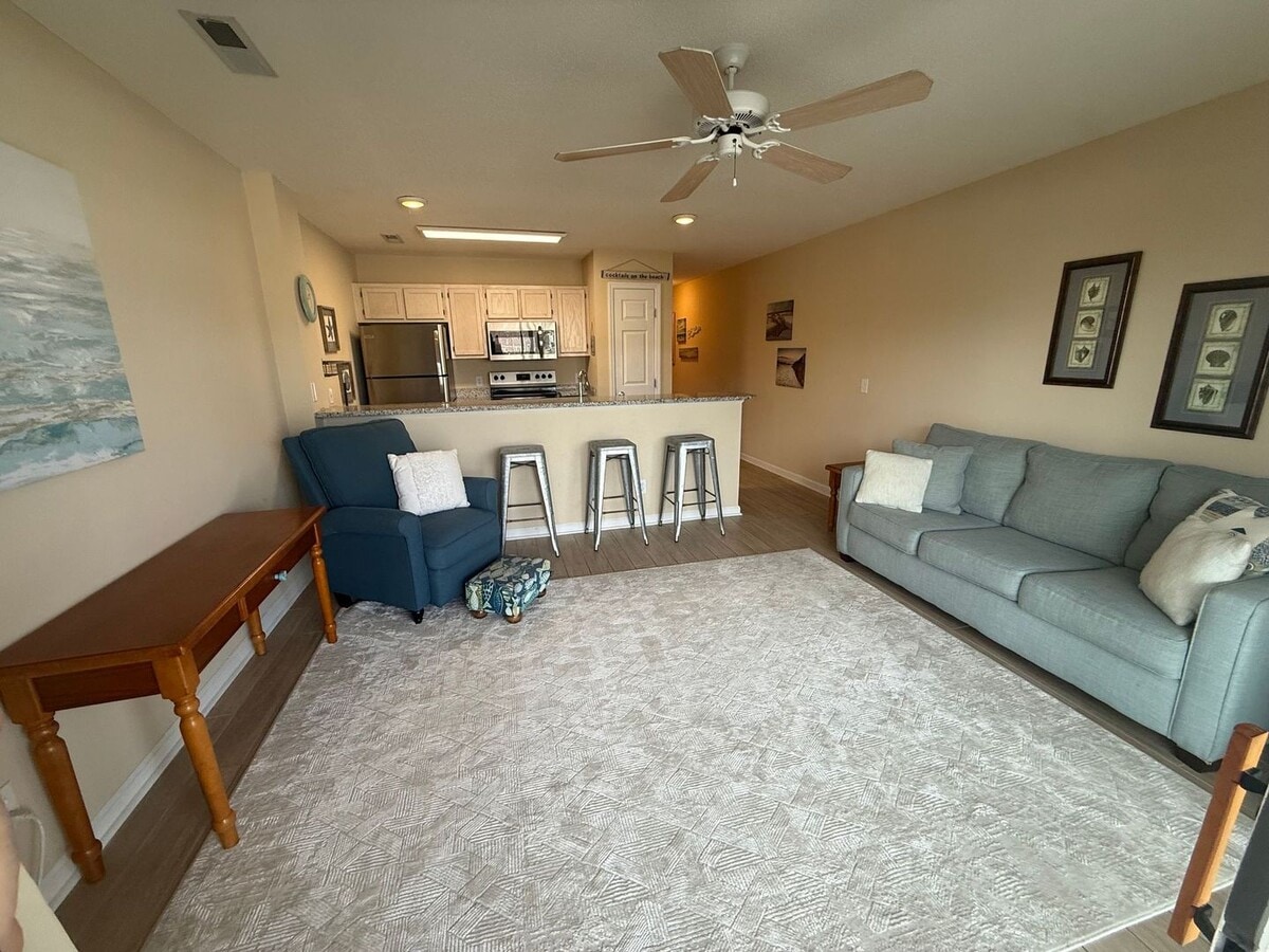 Nicely furnished 1 bedroom/1 bathroom condo in Waterway Landing - Nicely furnished 1 bedroom/1 bathroom condo in Waterway Landing