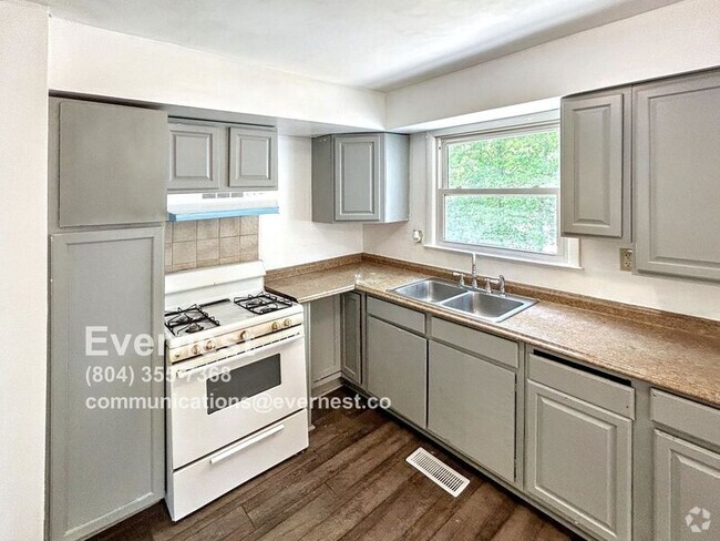 Building Photo - 1804 Trenton St Rental