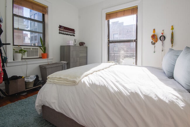 Photo - 135 W 16th St