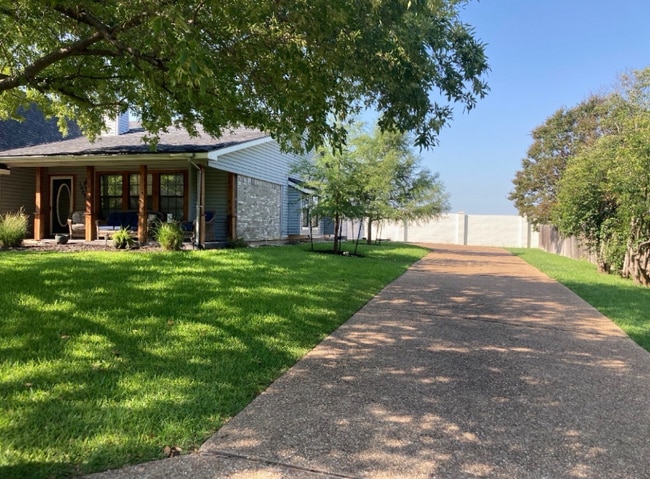 Photo - 1506 Oak Hollow Dr