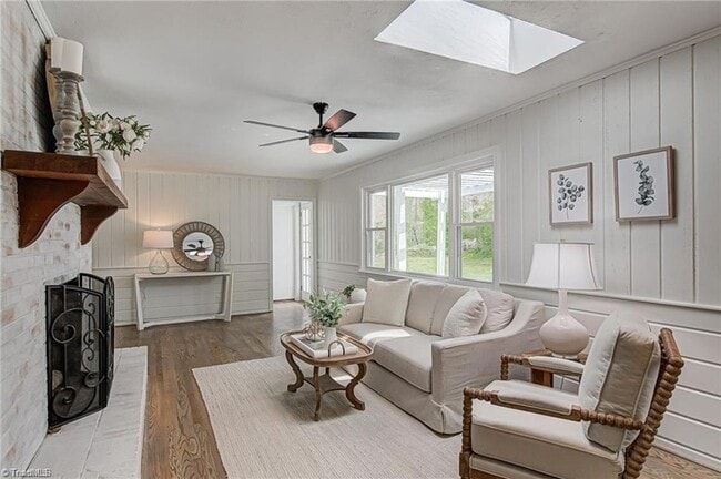 Photo - 1145 Twin Oak Dr