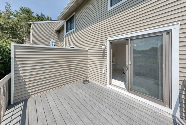 Photo - 592 Mountain Rd