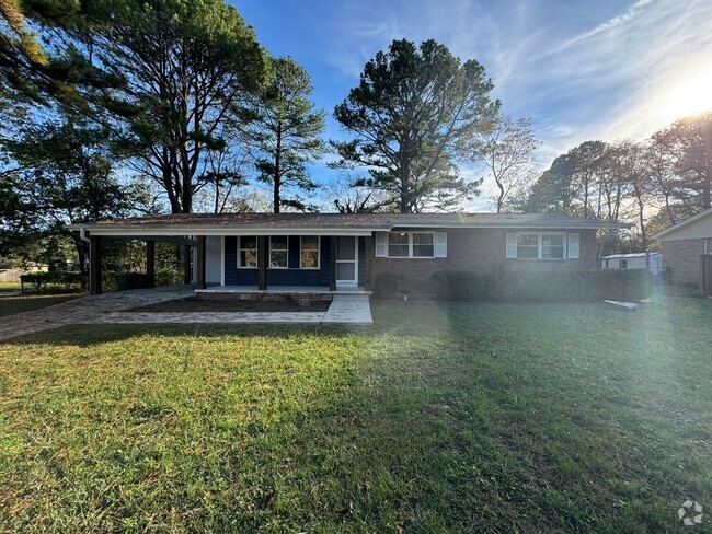 Building Photo - Beautifully Renovated 3-Bedroom Home with ...