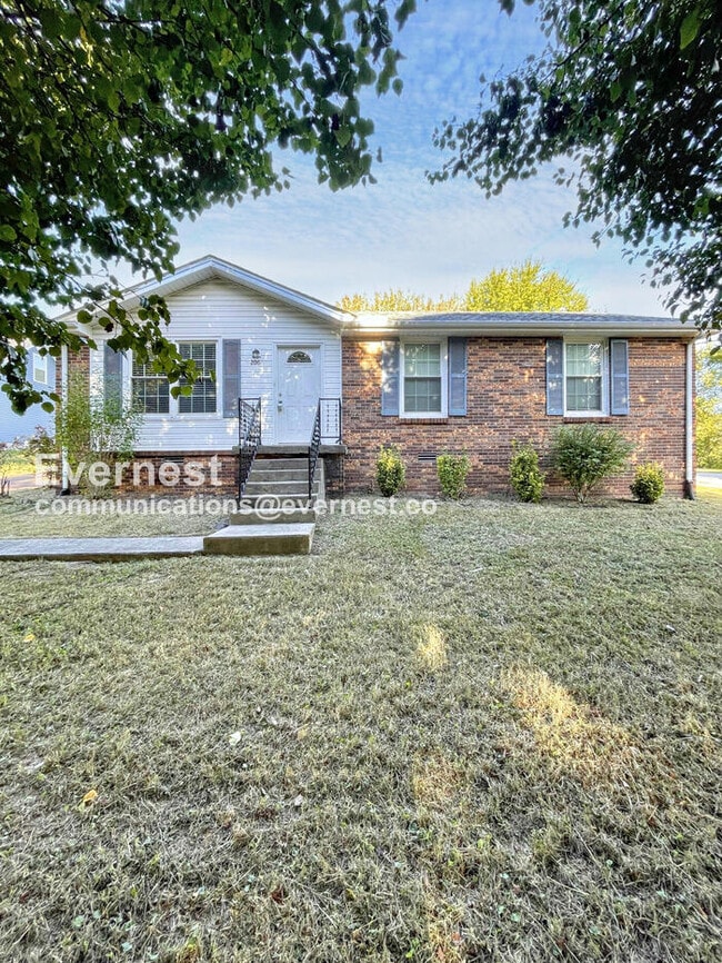 Building Photo - 206 E Hillcrest Dr