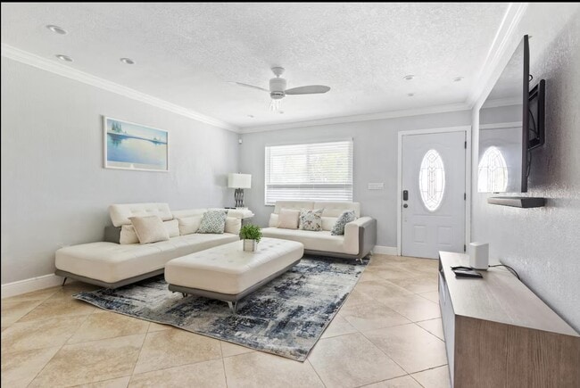 Photo - 337 Balsam St