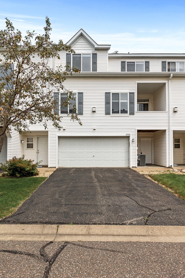 Building Photo - 6860 Meadow Grass Ln S